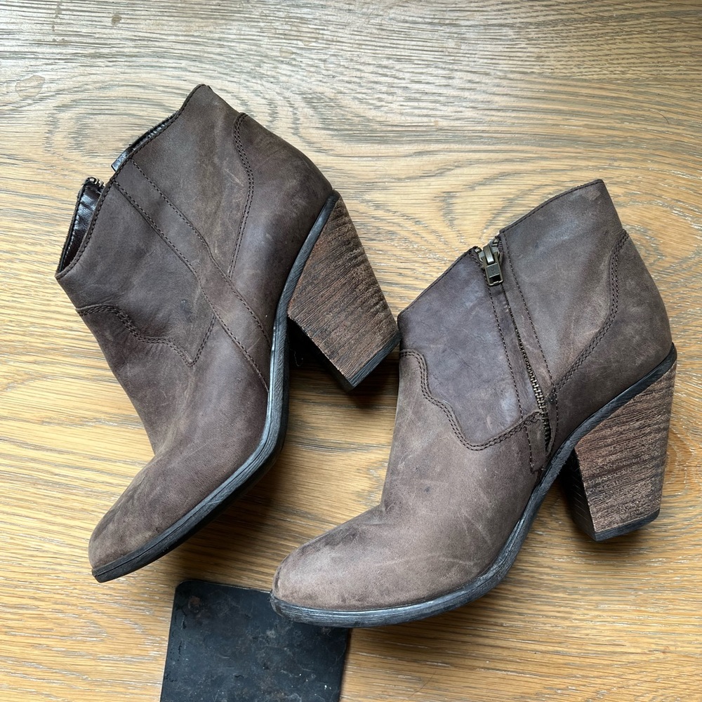 Last chance! Steve madden leather bootie